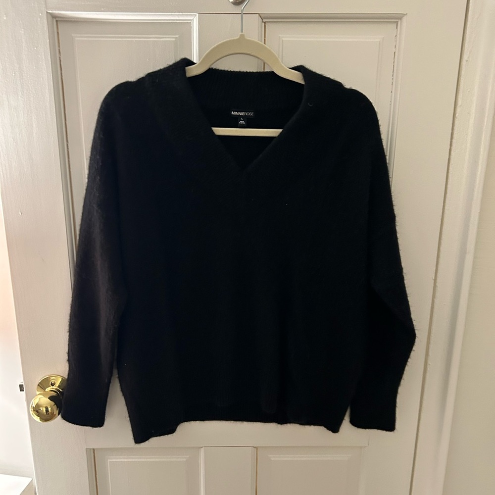 FINAL PRICE. Minnie Rose Classic Black V-Neck Sweater Cashmere